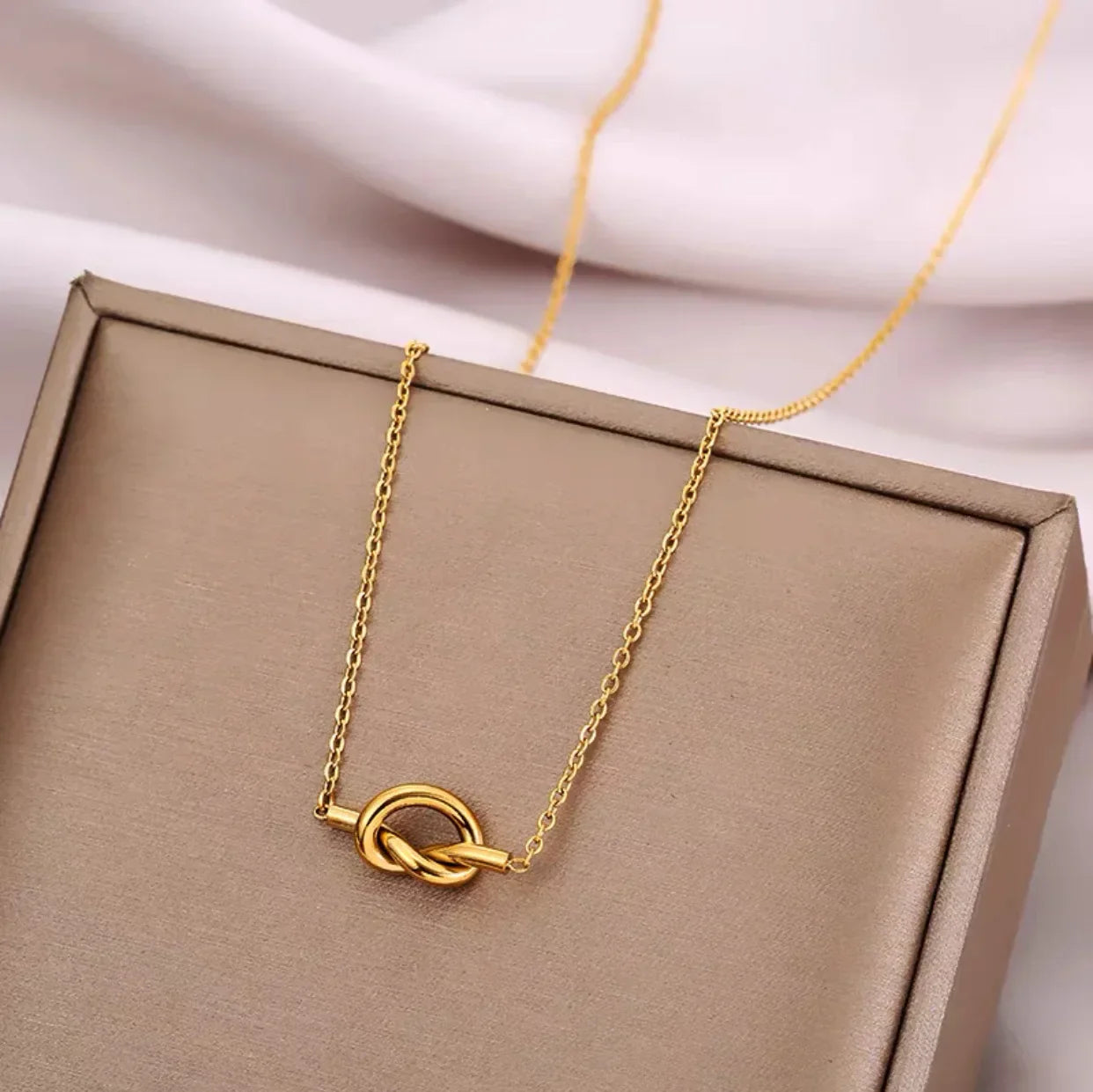 Women's bow pendant necklace