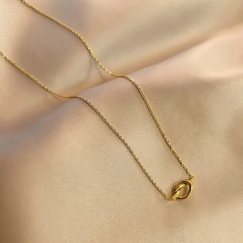 Women's bow pendant necklace