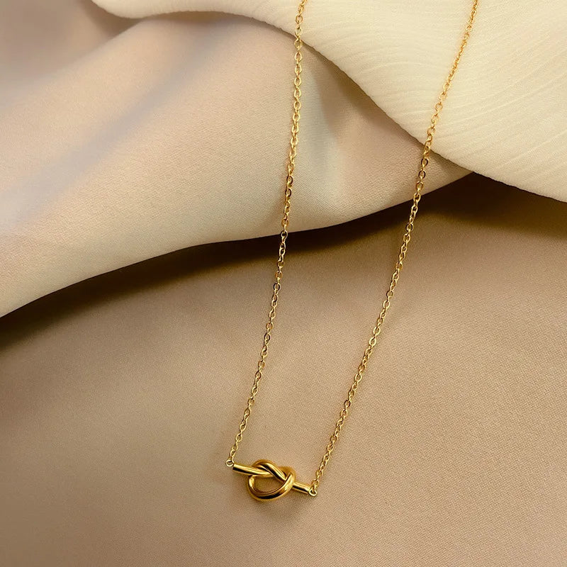 Women's bow pendant necklace