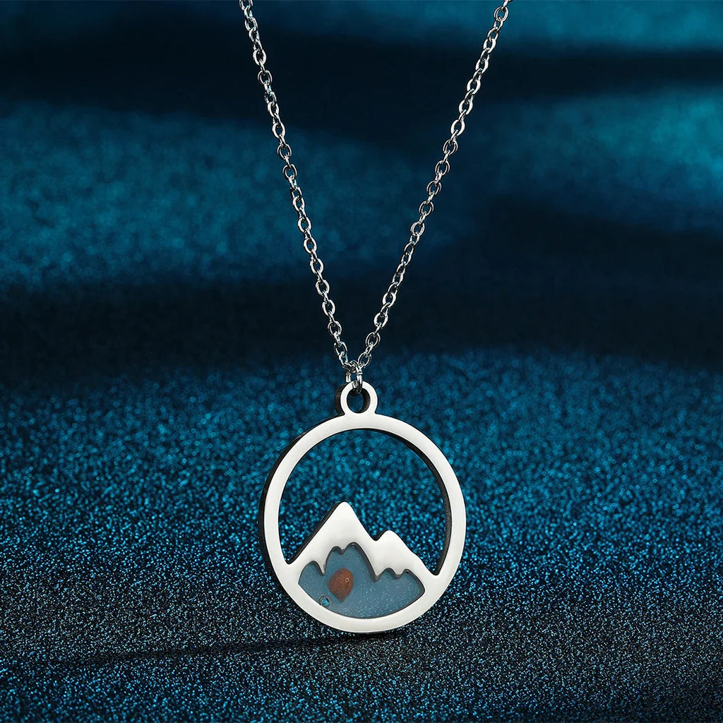 Necklace with Round Mountain and Seed Pendant in silver