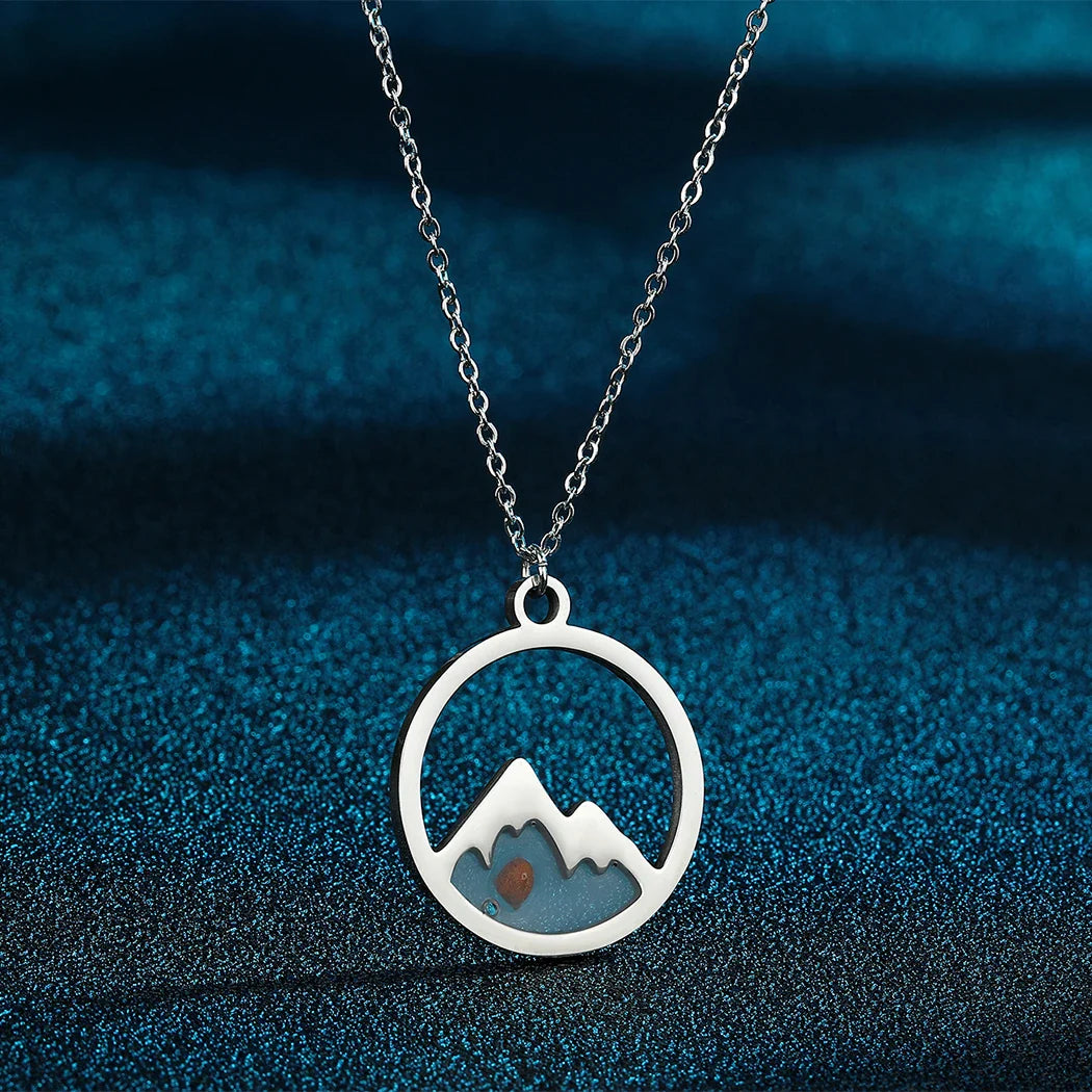 Necklace with Round Mountain and Seed Pendant in silver