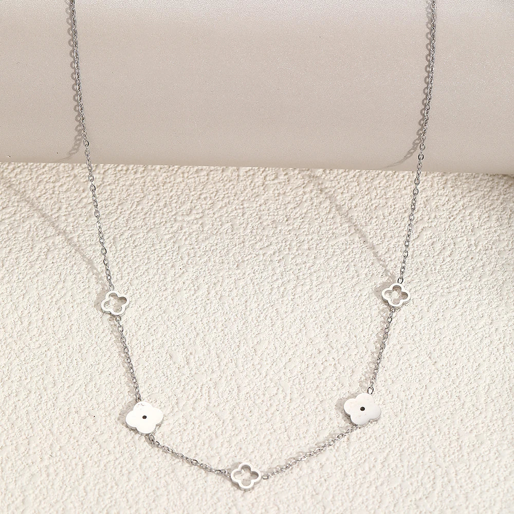 Four-Leaf Clover Pendant Necklace silver