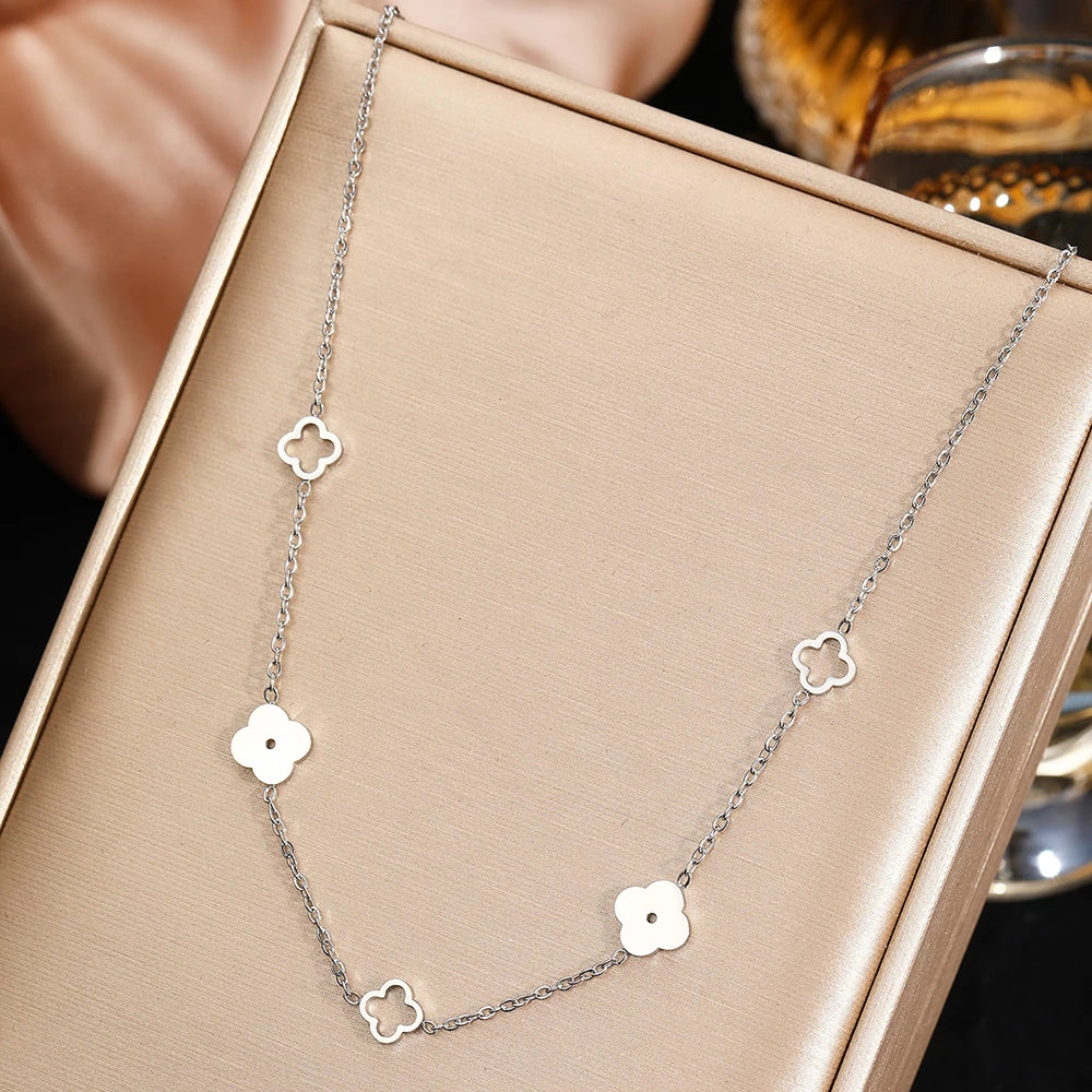 Four-Leaf Clover Pendant Necklace silver
