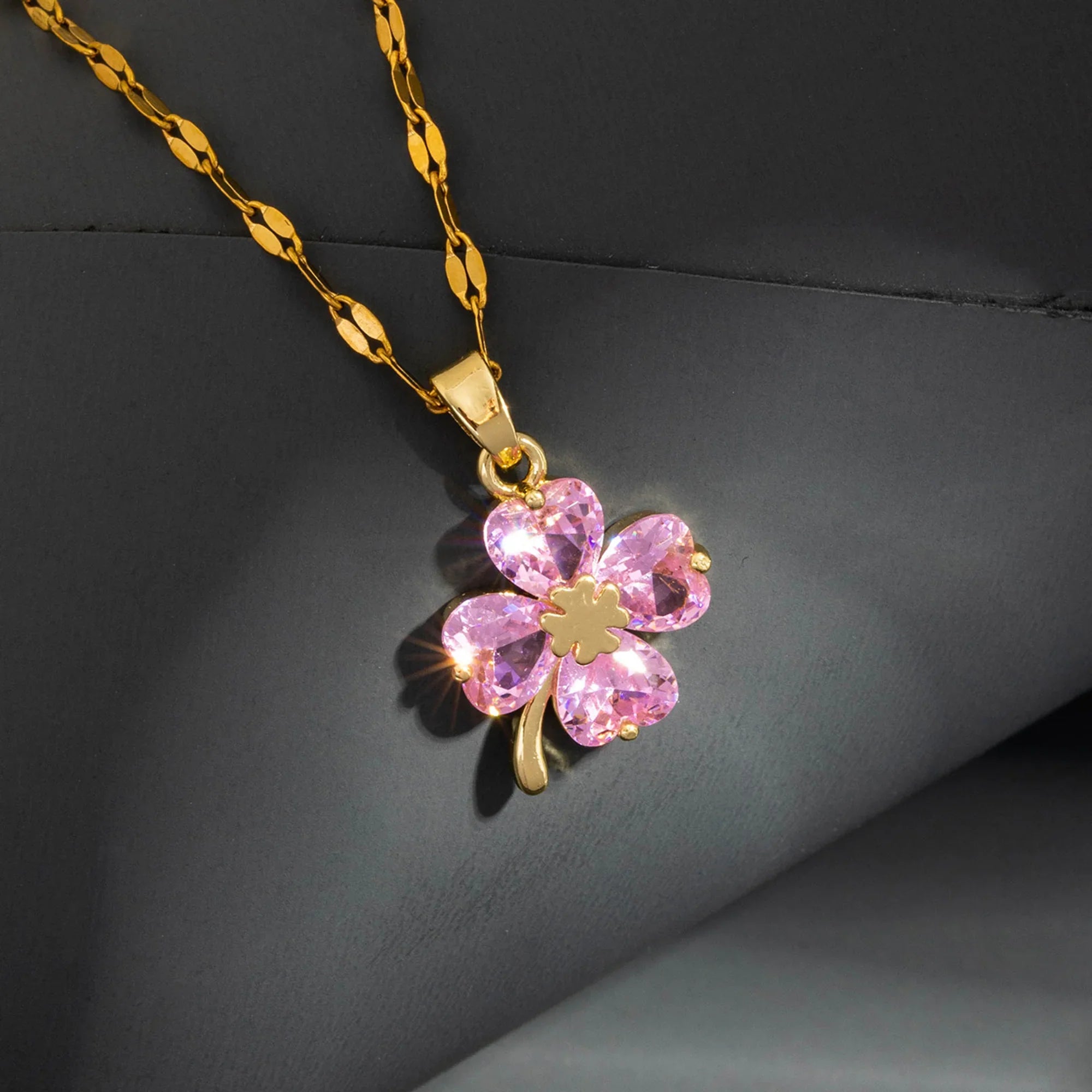 Necklace with Colorful Four-Leaf Clover Pendant gold and pink
