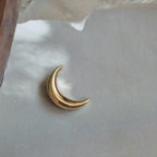 Subtle Necklace with Moon Pendant for Women in gold