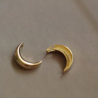Subtle Necklace with Moon Pendant for Women in gold
