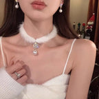 Elegant Feather Choker Necklace with Pearl Pendant
