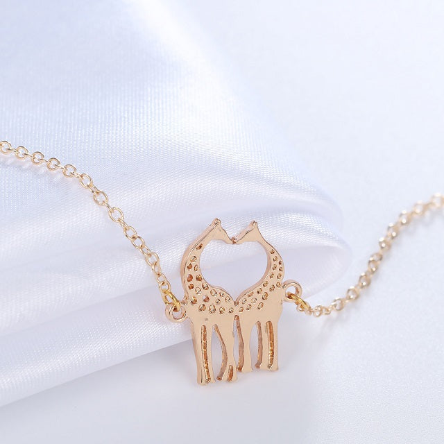 Giraffe Necklace Gold