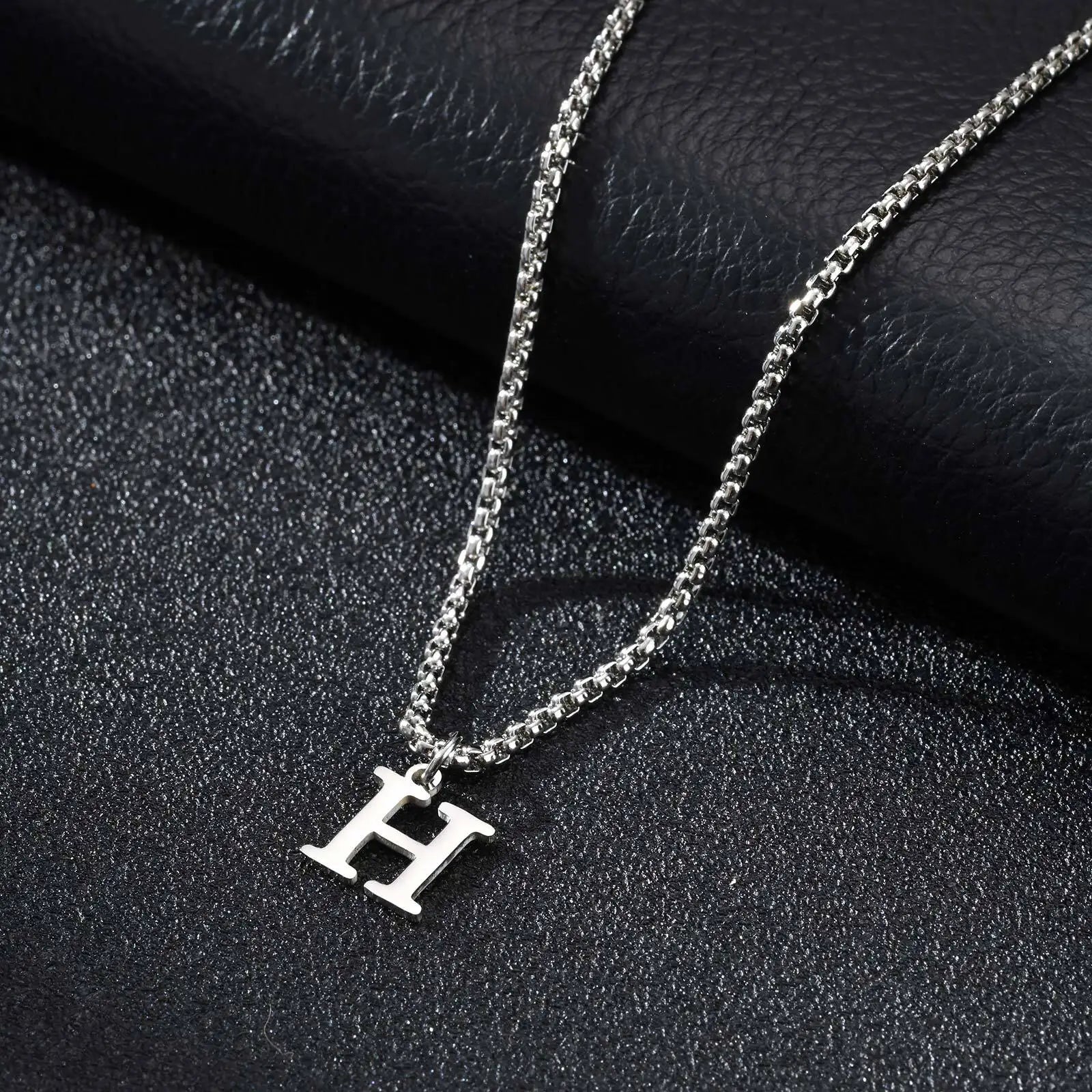 Men's necklace with initial pendant h