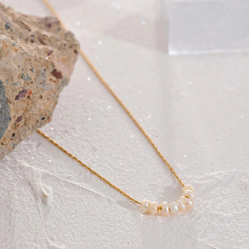 Necklace with Natural Pearls gold