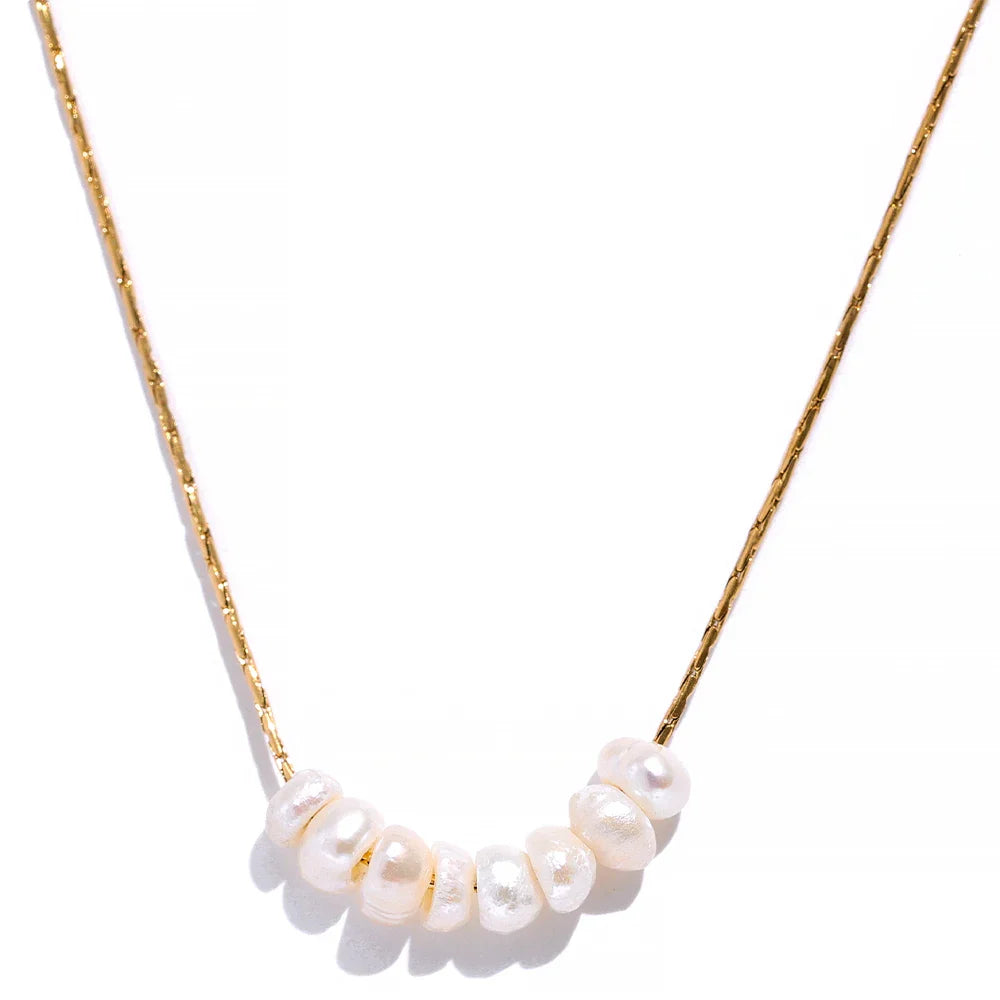 Necklace with Natural Pearls gold