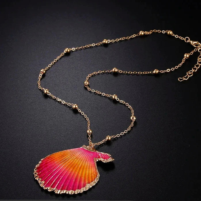 Pendant Necklace with Lovely Shell Scallop 1