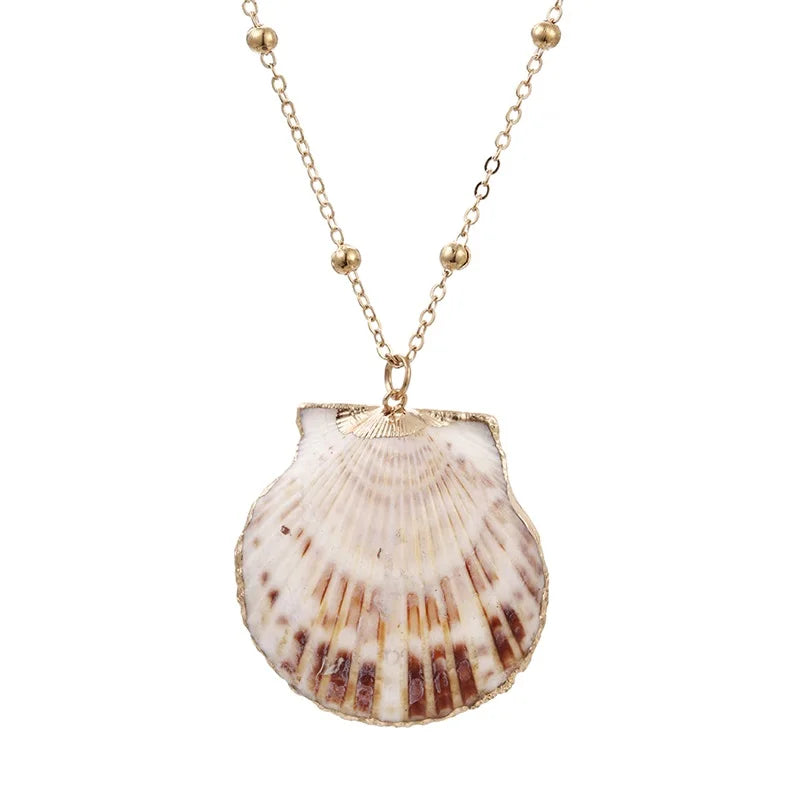 Pendant Necklace with Lovely Shell Scallop 2