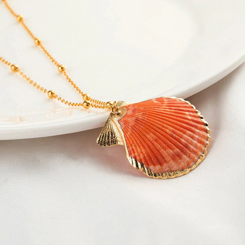 Pendant Necklace with Lovely Shell Scallop 1