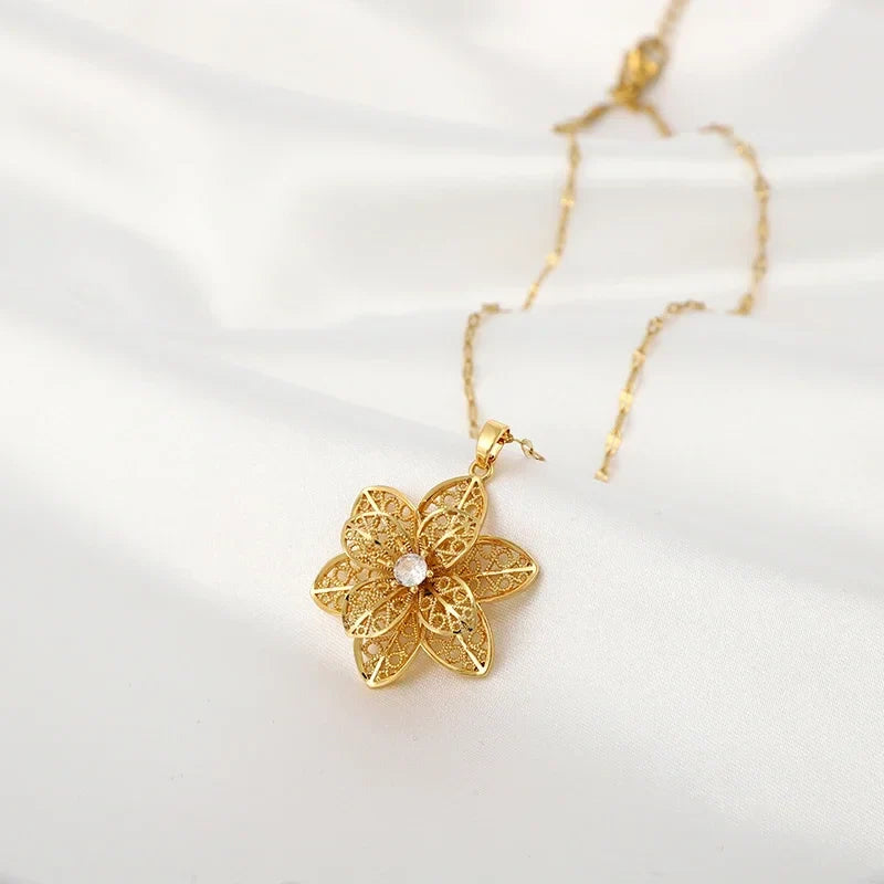Pendant Necklace with a Pretty Rotating Anti-Stress Flower
