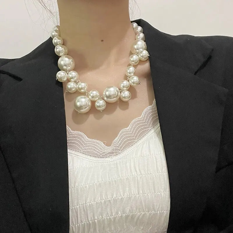 Imposing Pendant Necklace with Large Pearls