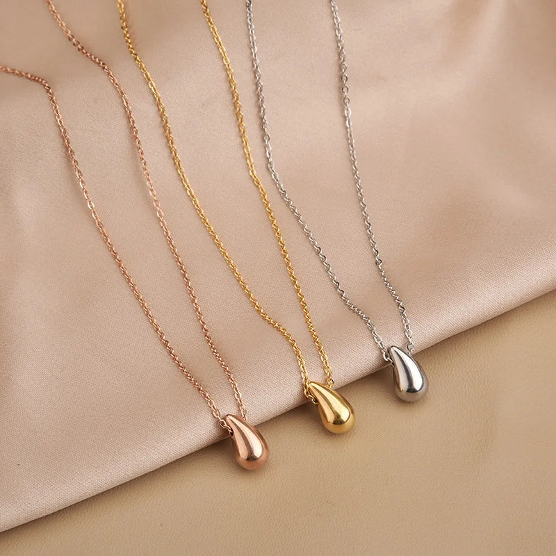 Fine Water Drop Pendant Necklace in gold