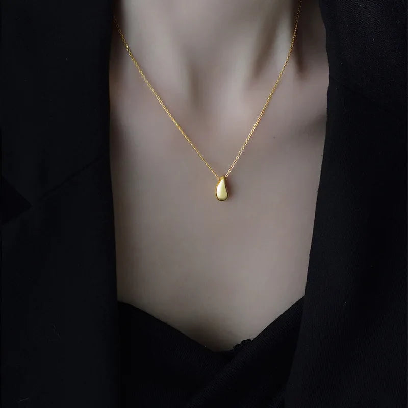 Fine Water Drop Pendant Necklace in gold