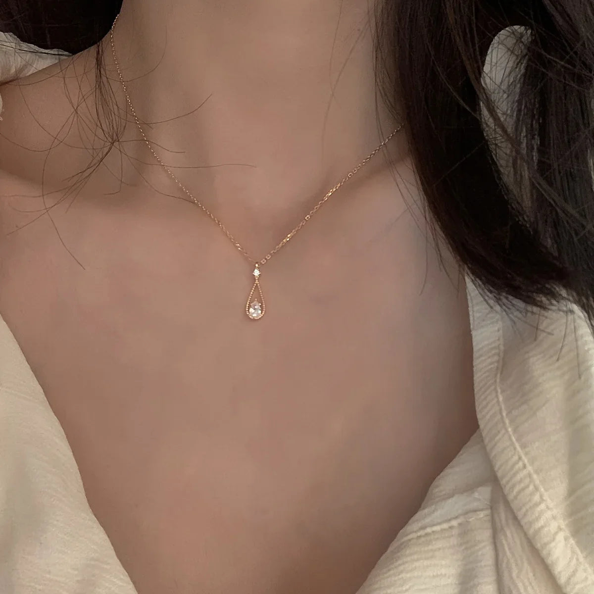Fine Teardrop and Pearl Pendant Necklace in gold