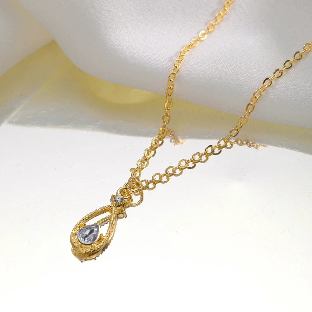 Fine Teardrop and Pearl Pendant Necklace in gold