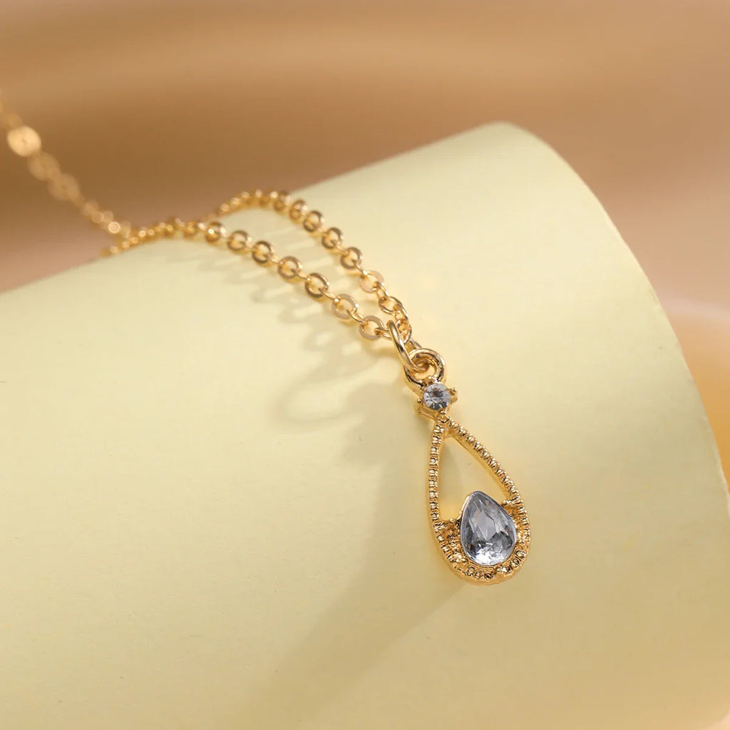 Fine Teardrop and Pearl Pendant Necklace in gold