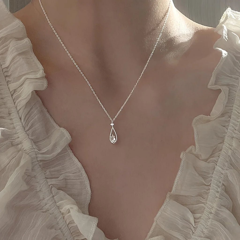 Fine Teardrop and Pearl Pendant Necklace in silver