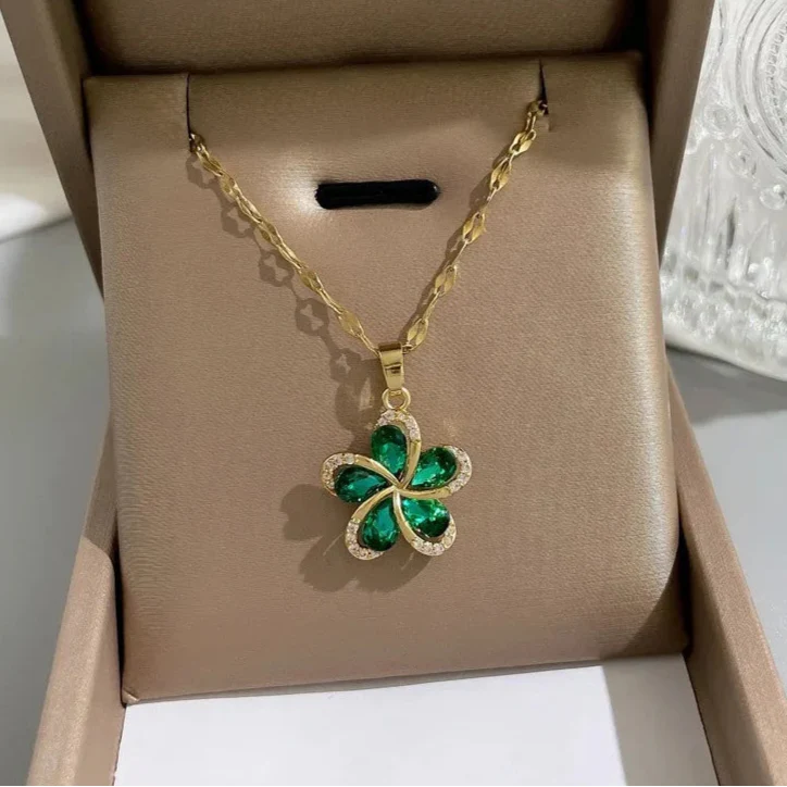 Green 5-Petal Flower Pendant Necklace