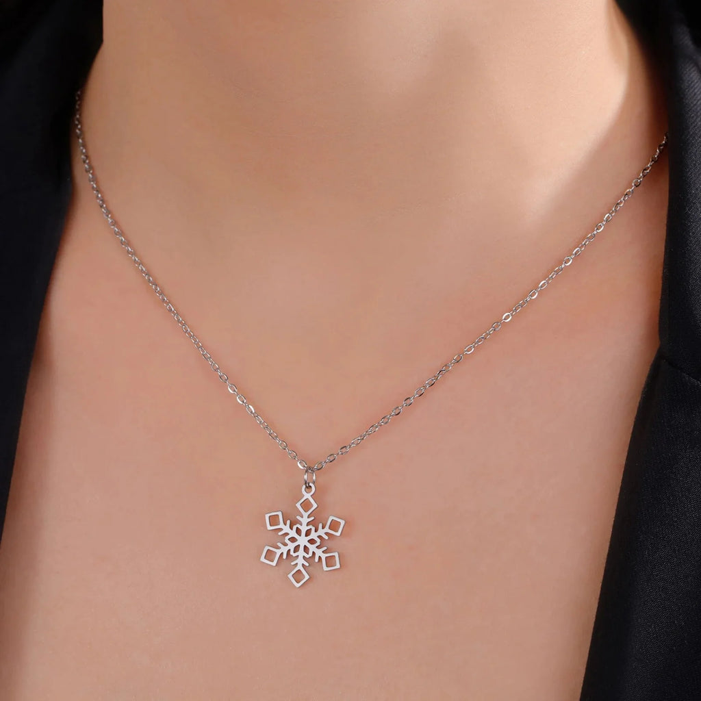 Winter Snowflake Pendant Necklace Silver