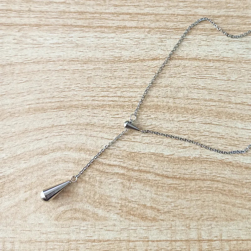 Fine Teardrop Pendant Necklace silver
