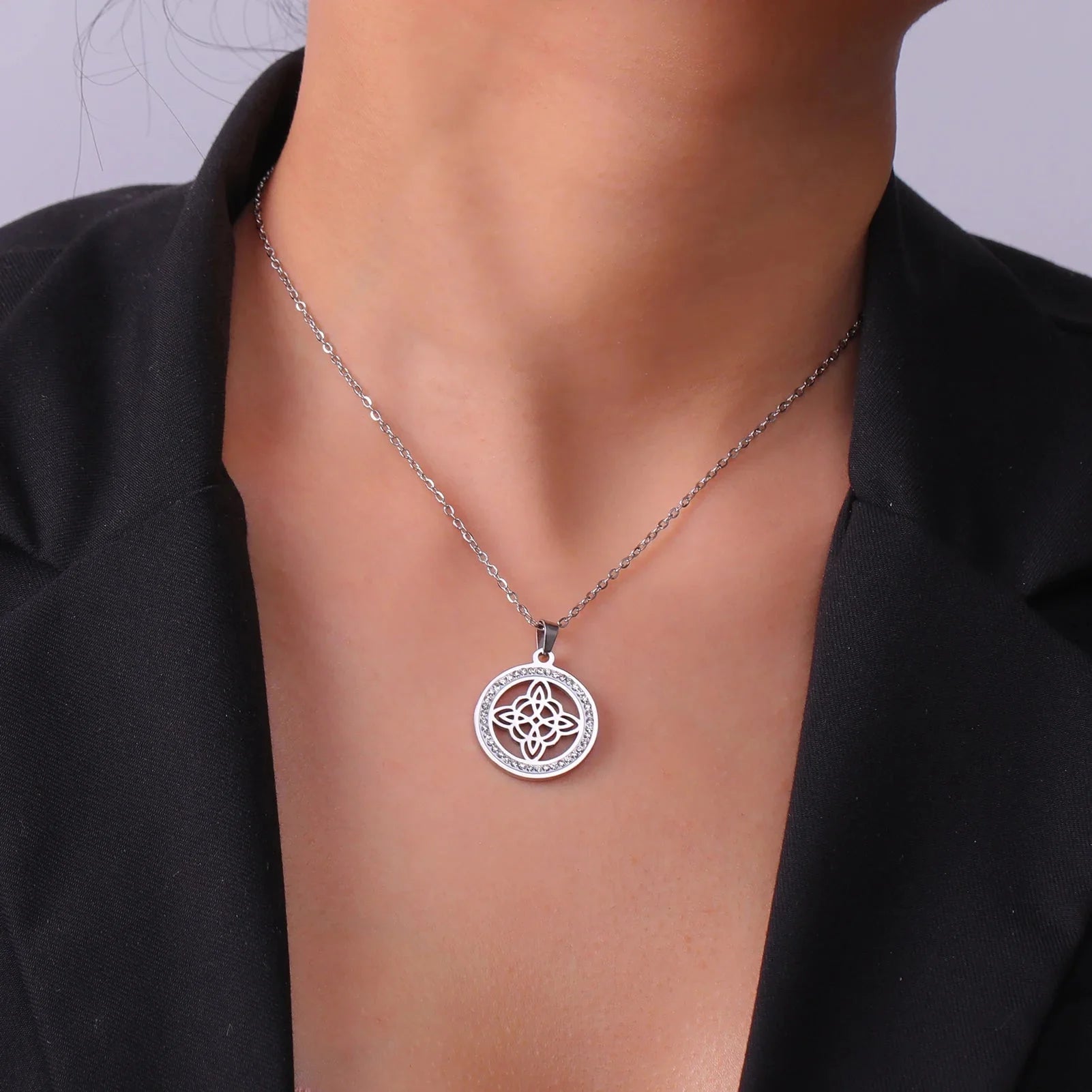 Wiccan Witch's Knot Pendant Necklace Protection Amulet Women silver