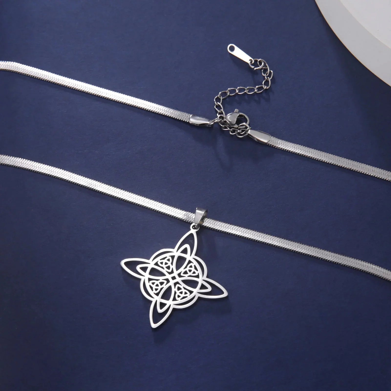 Wiccan Witch's Knot Pendant Necklace Women's Protective Amulet silver