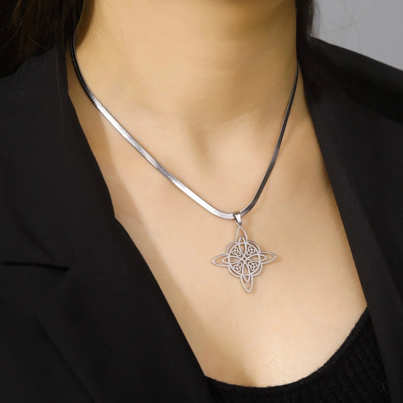 Wiccan Witch's Knot Pendant Necklace Women's Protective Amulet silver