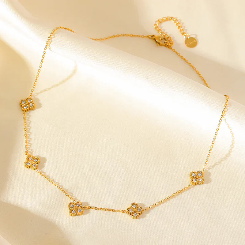 Necklace Choker with Four-Leaf Clover Pendants