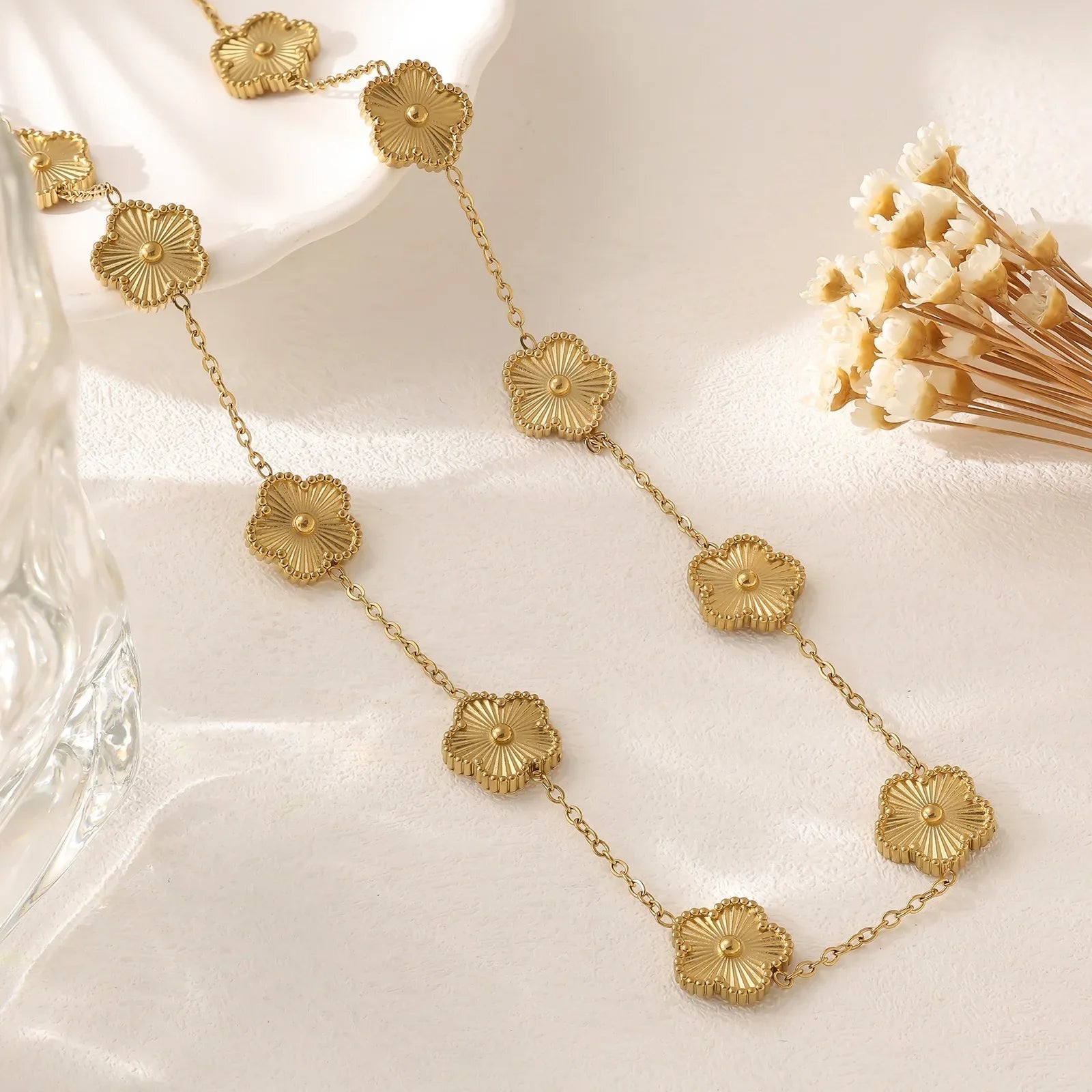 5-Leaf Clover Pendant Choker Necklace