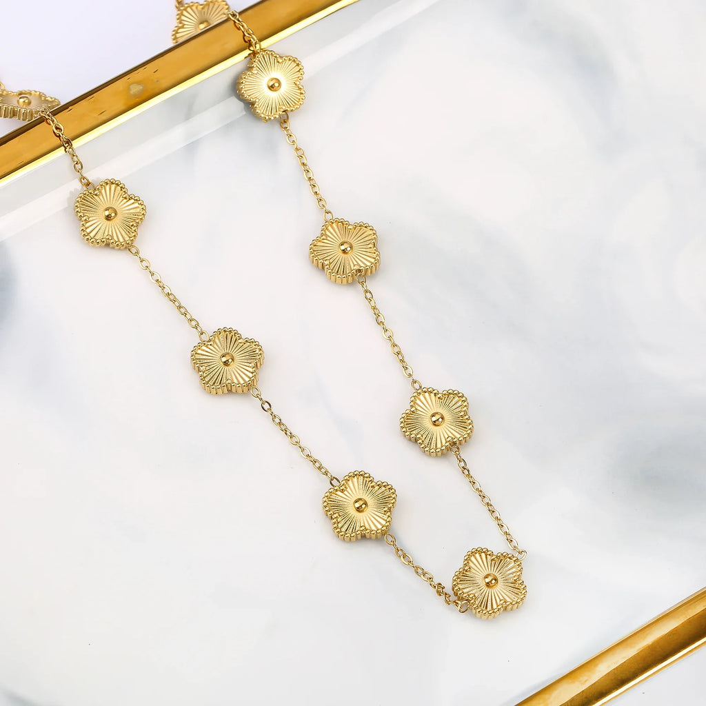 5-Leaf Clover Pendant Choker Necklace