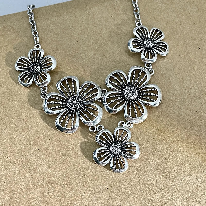 5-Petal Large Flower Pendant Choker Necklace