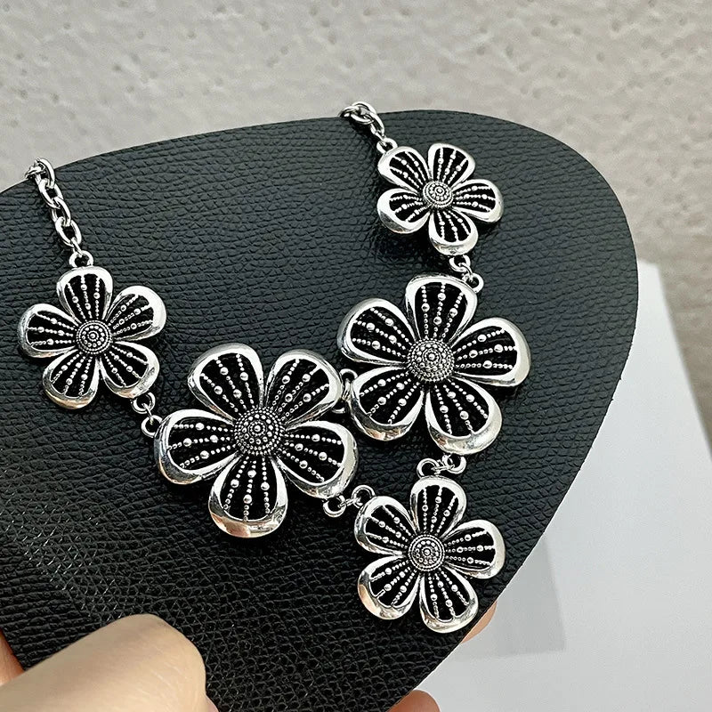 5-Petal Large Flower Pendant Choker Necklace