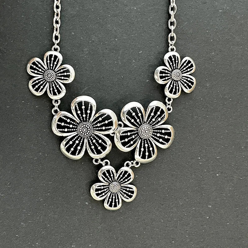 5-Petal Large Flower Pendant Choker Necklace