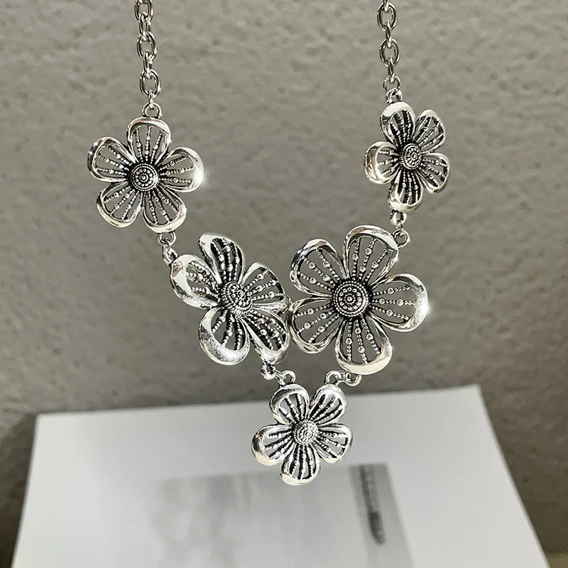 5-Petal Large Flower Pendant Choker Necklace