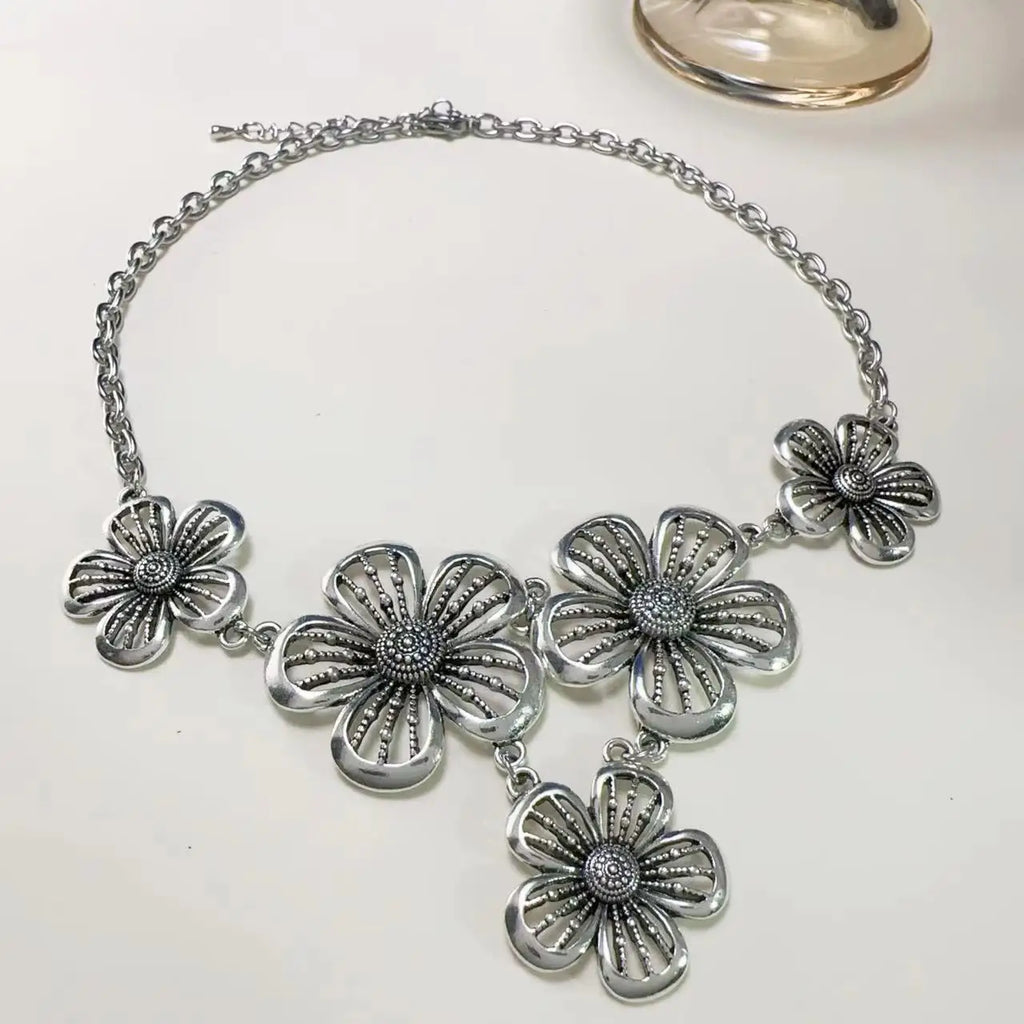 5-Petal Large Flower Pendant Choker Necklace