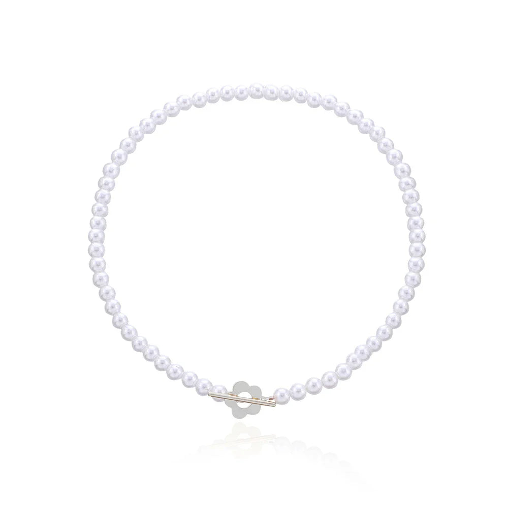 Floral Pendant Choker Necklace in White and Silver