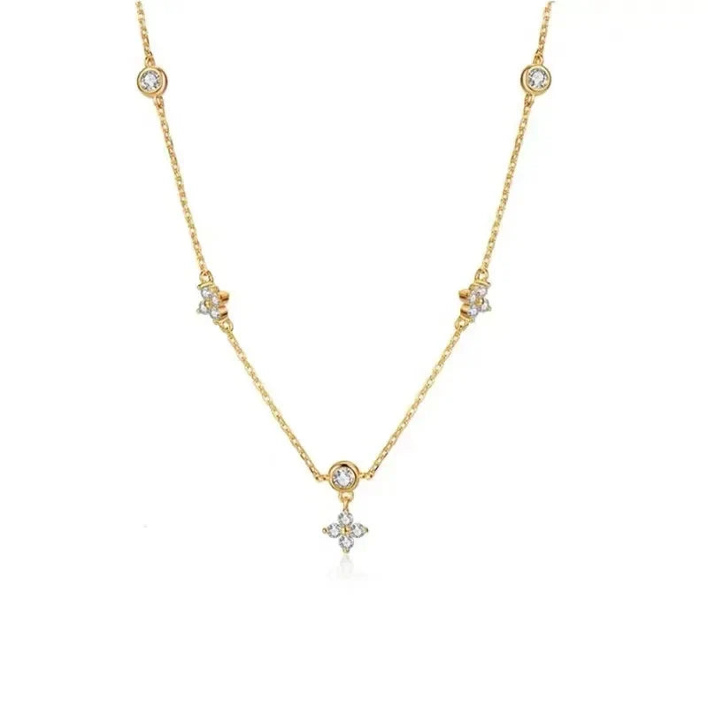Zircon Flower Pendant Choker Necklace in Gold