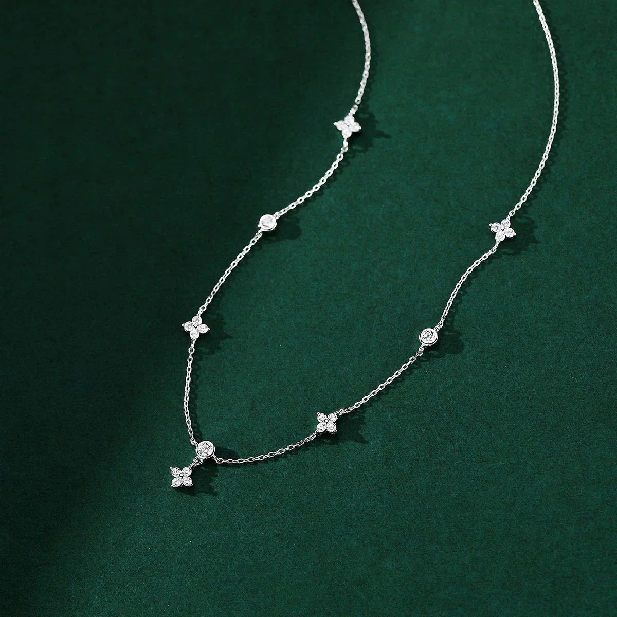 Zircon Flower Pendant Choker Necklace in Silver