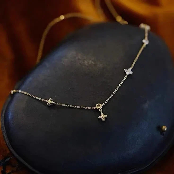 Zircon Flower Pendant Choker Necklace in Silver