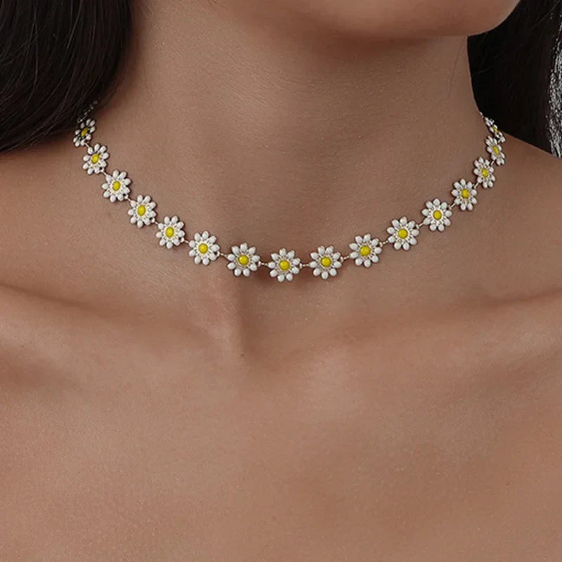 Daisy Flower Pendant Choker Necklace