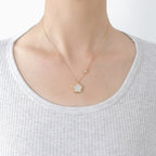 Mother-of-Pearl Clover Necklace with Gold Chain Pendant for Women white