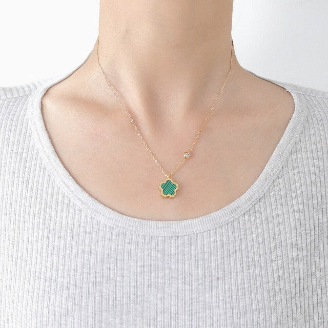 Mother-of-Pearl Clover Necklace with Gold Chain Pendant for Women green