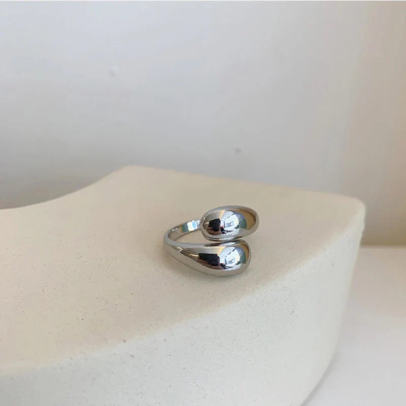 Elegant Water Drop Ring in Silver