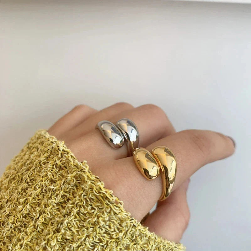 Elegant Water Drop Ring in Silver