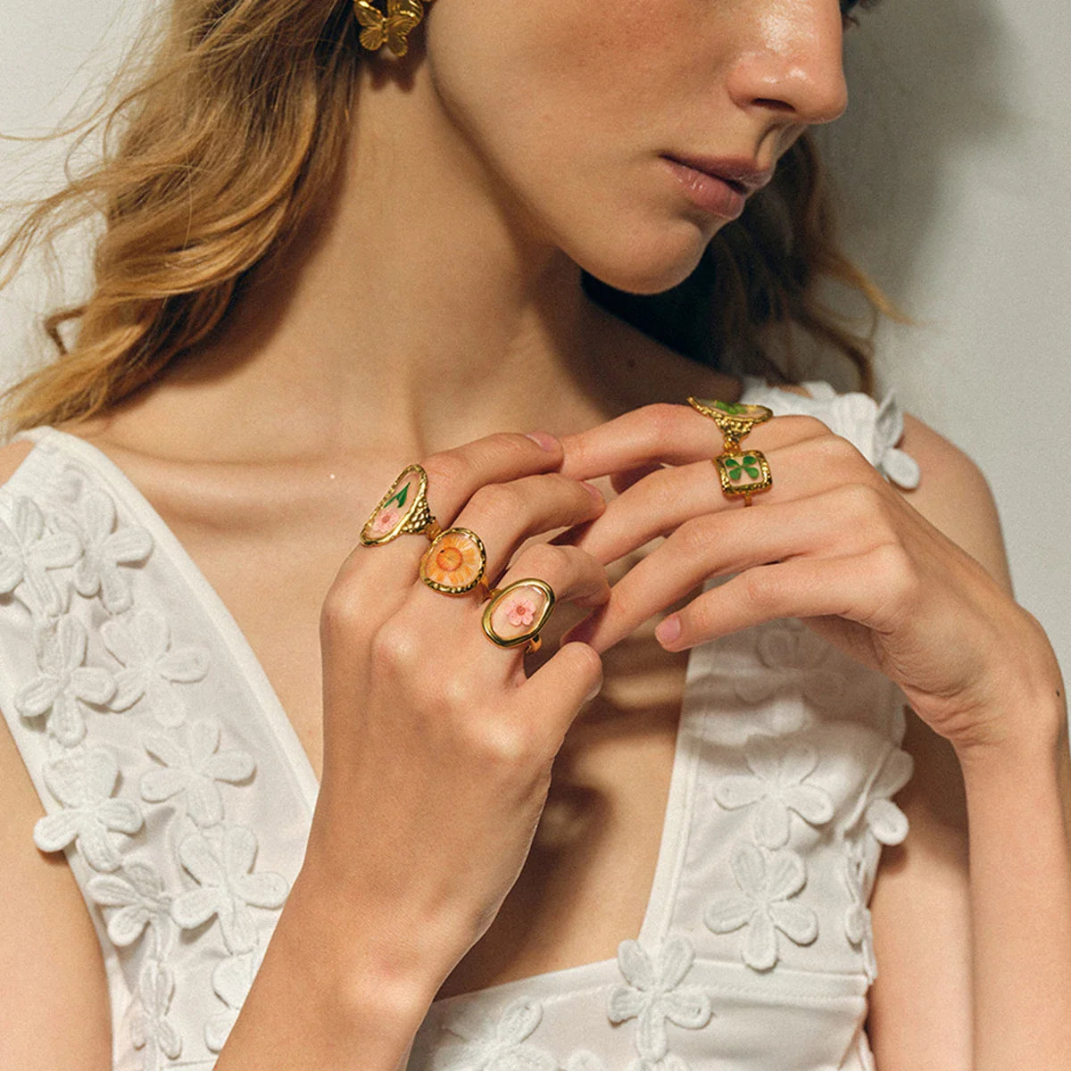 Large Flower Ring in Transparent Frame